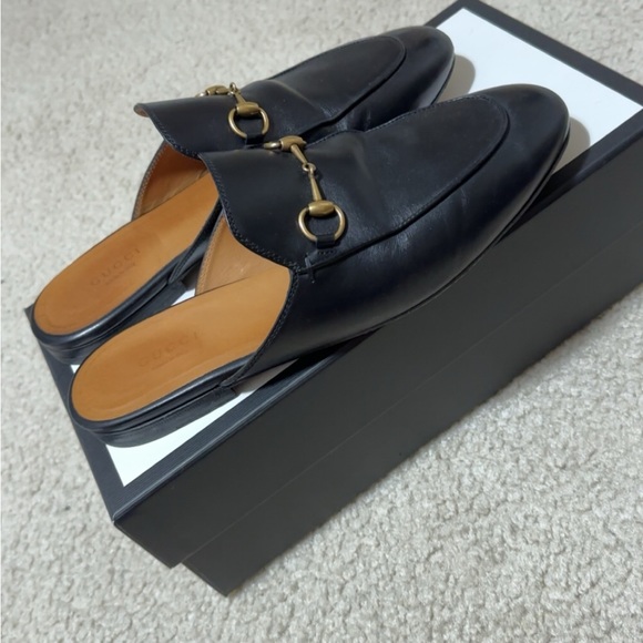 Gucci
Princetown Leather Slipper - Picture 2 of 8